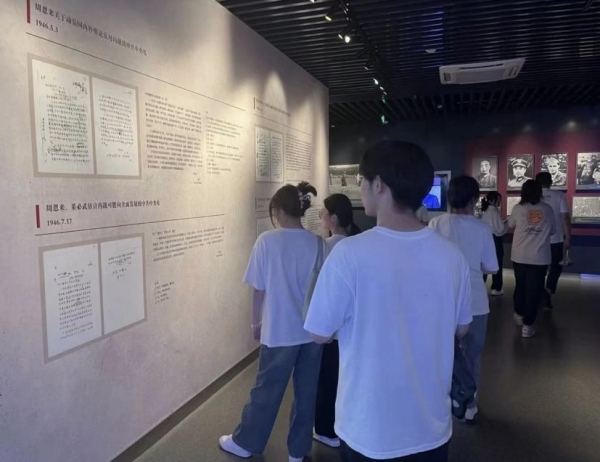 学生实地参观学习。全讯白菜官网供图